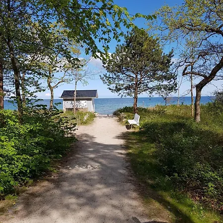 Ferienhaus-sonnenrose-loffhagen-studio-mit-balkon-und-gartenblick